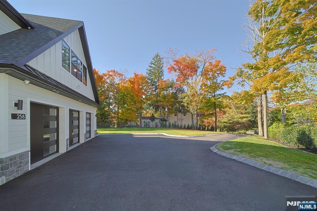 258 County Road Demarest, NJ 07627 - Photo 7 of 49