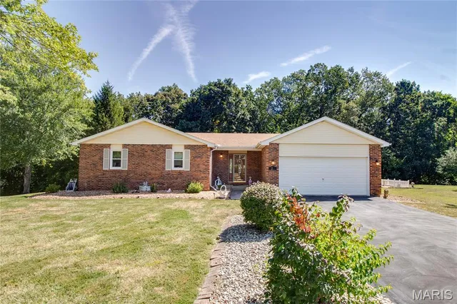 $320,000 | 1211 Fox Lake Drive, Godfrey, IL 62035