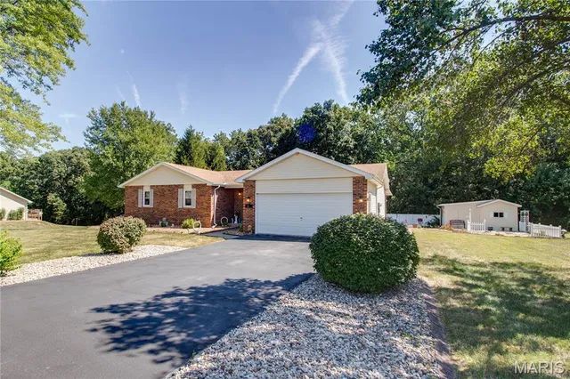 $320,000 | 1211 Fox Lake Drive, Godfrey, IL 62035