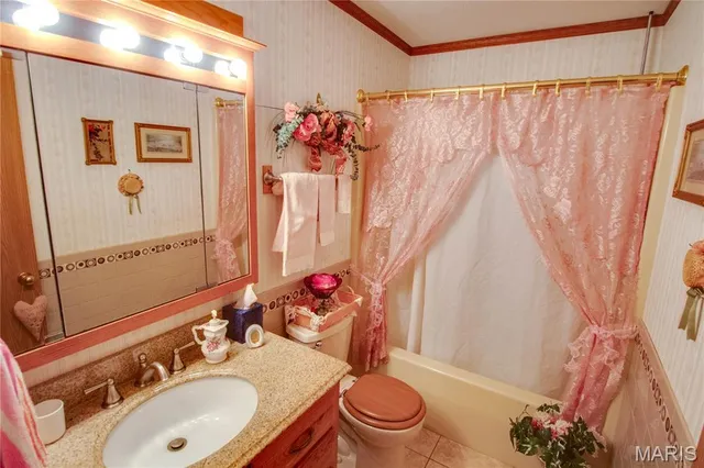 $320,000 | 1211 Fox Lake Drive, Godfrey, IL 62035