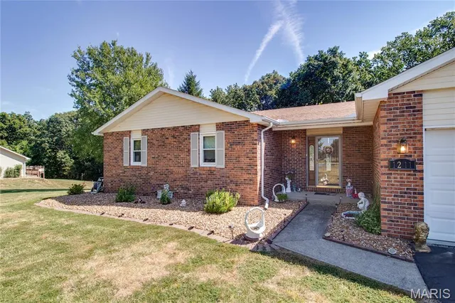 $320,000 | 1211 Fox Lake Drive, Godfrey, IL 62035
