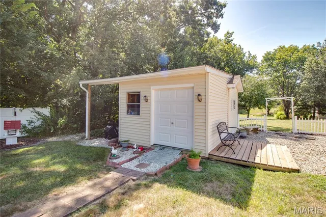 $320,000 | 1211 Fox Lake Drive, Godfrey, IL 62035