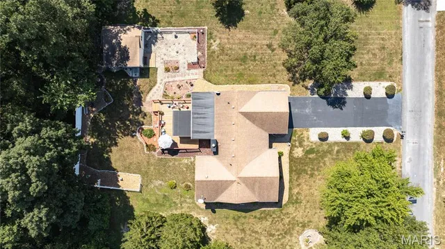 $320,000 | 1211 Fox Lake Drive, Godfrey, IL 62035