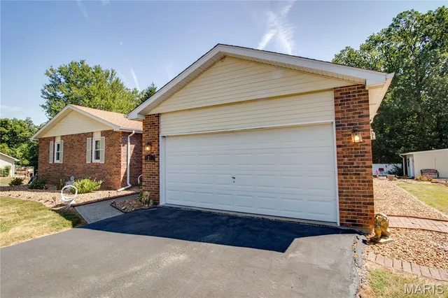 $320,000 | 1211 Fox Lake Drive, Godfrey, IL 62035