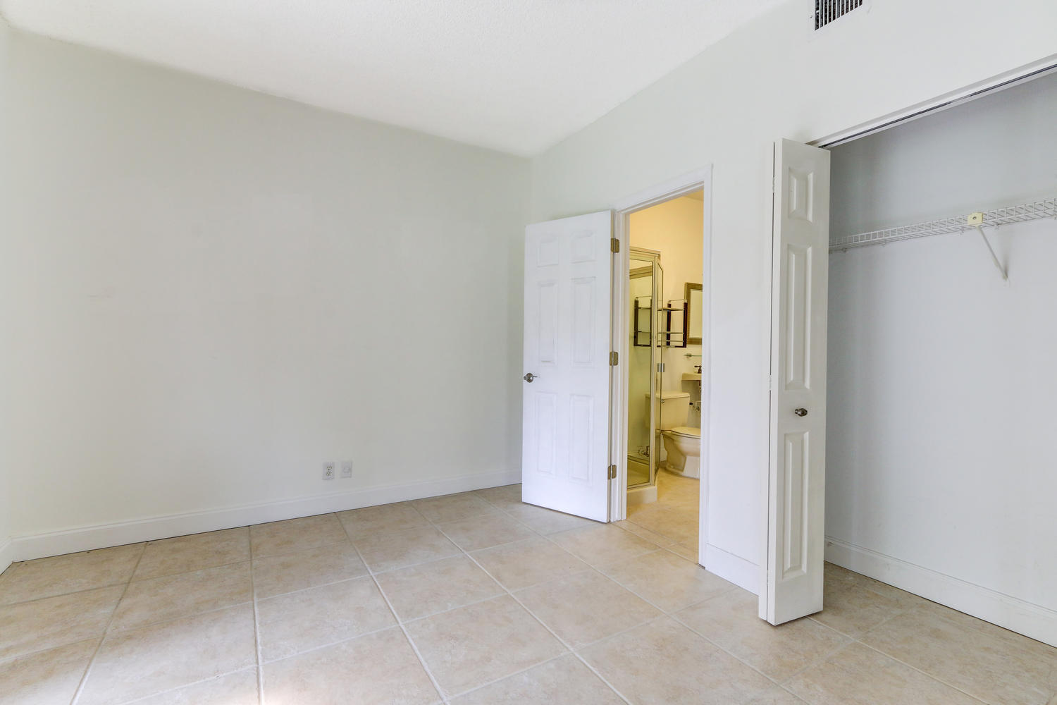 6788 Via Regina Boca Raton, FL 33433 - Photo 16 of 21 6788 Via Regina Boca Raton FL-large-016-