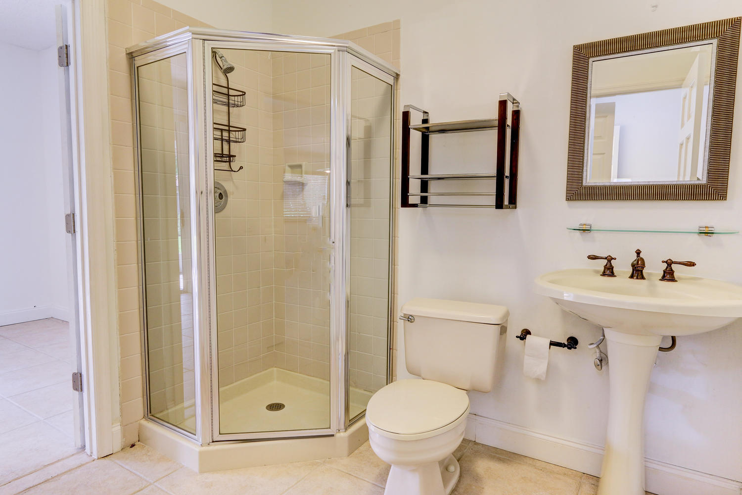 6788 Via Regina Boca Raton, FL 33433 - Photo 17 of 21 6788 Via Regina Boca Raton FL-large-017-