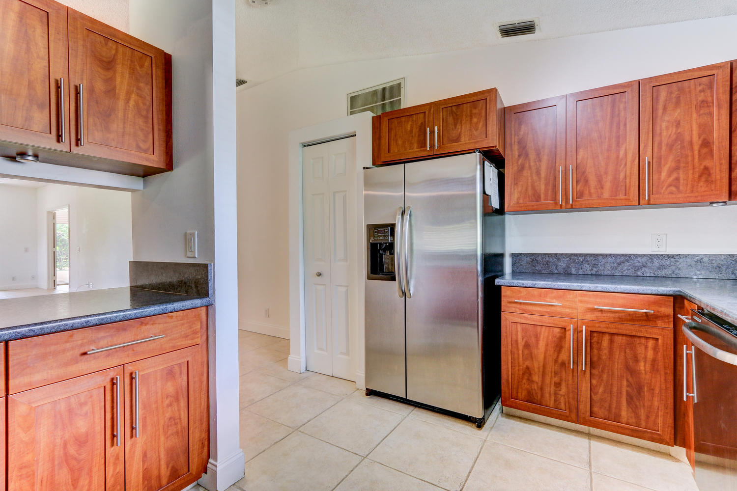 6788 Via Regina Boca Raton, FL 33433 - Photo 8 of 21 6788 Via Regina Boca Raton FL-large-008-