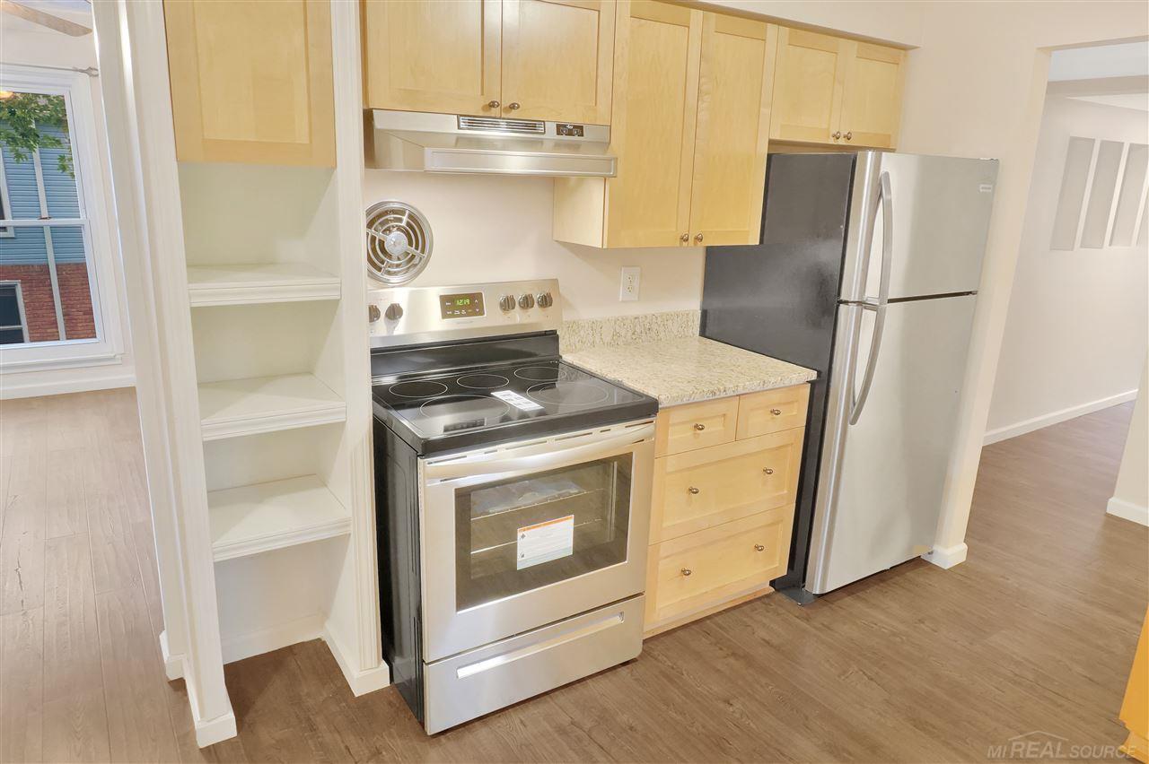 525 East University Drive Rochester, MI 48307 - Photo 9 of 44 50023381-8.JPG