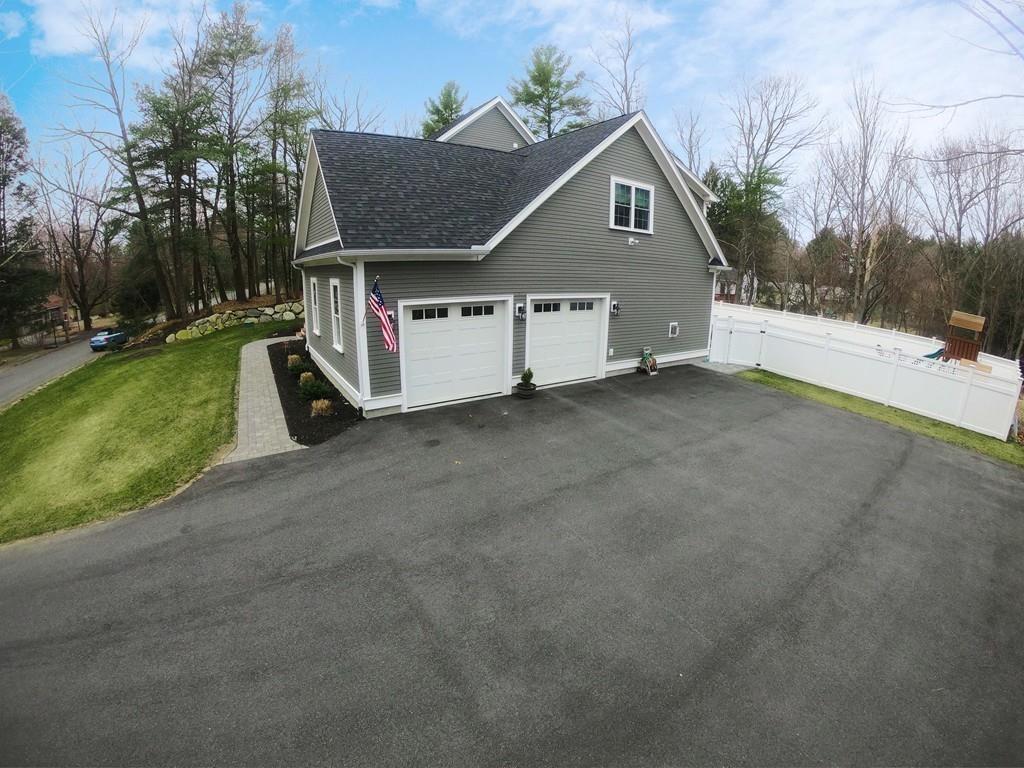 6 Hart Road Lynnfield, MA 01940 - Photo 4 of 42 Gallery Image 4