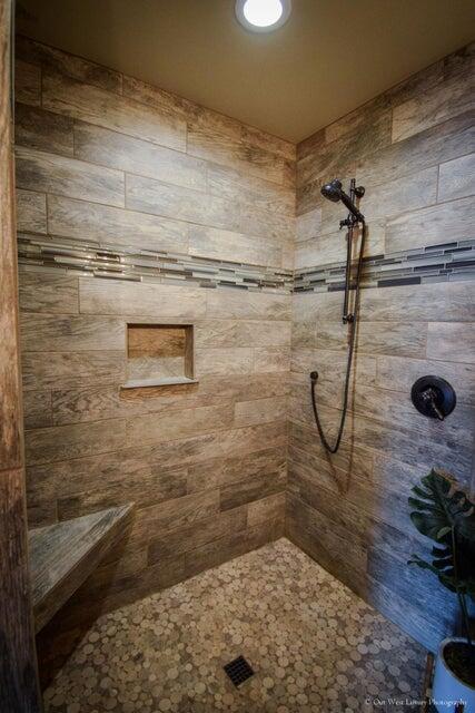 2321 Northeast Colleen Road Prineville, OR 97754 - Photo 10 of 22 10 Primary bath