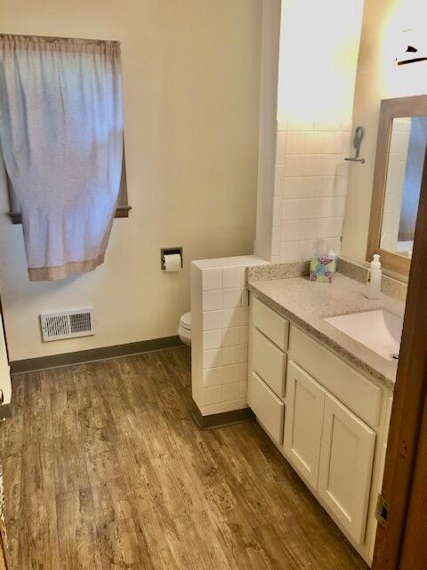 2701 Rapids Drive Racine, WI 53404 - Photo 13 of 15 2701 Bathroom 4