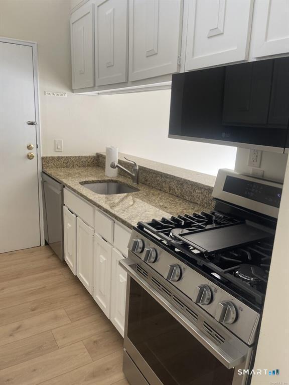 18 Cook Close Ridgefield, CT 06877 - Photo 5 of 12 Gallery Image 5