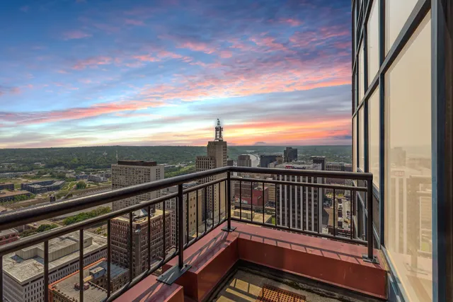 $590,000 | 168 6th Street East, Unit 4202, St. Paul, MN 55101