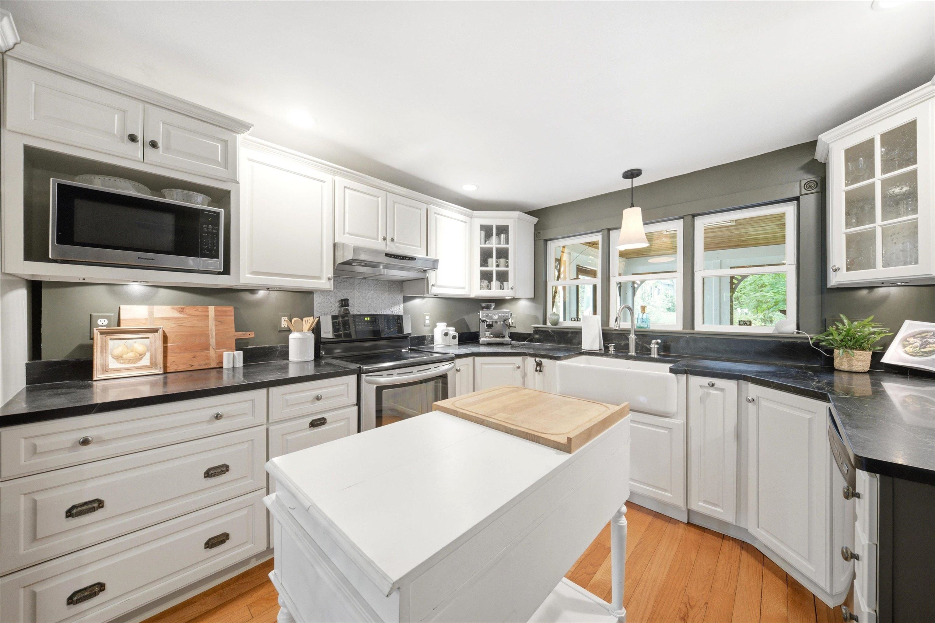 13 Nesmith Street Derry, NH 03038 - Photo 18 of 55