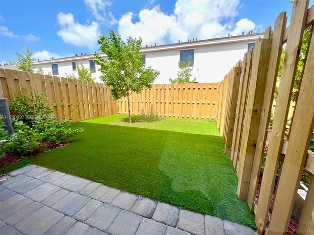 $2,950 | 429 Northeast 12th Street, Florida City, FL 33034