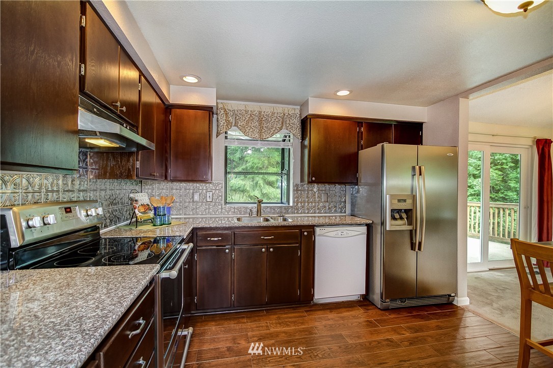 2111 Monterey Court Southeast Renton, WA 98055 - Photo 3 of 21 Gallery Image 3