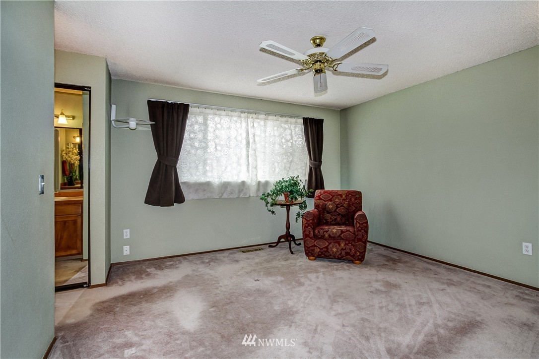 2111 Monterey Court Southeast Renton, WA 98055 - Photo 8 of 21 Gallery Image 8