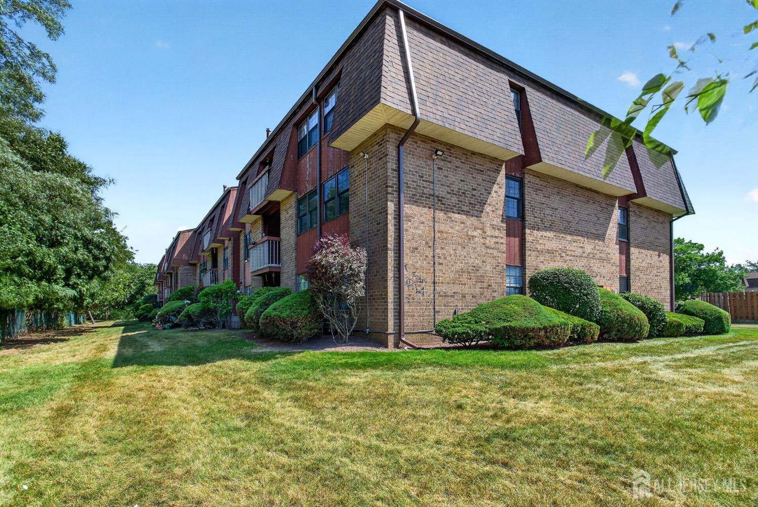 248 Alpine Way, Unit B Woodbridge, NJ 07095 - Photo 3 of 25