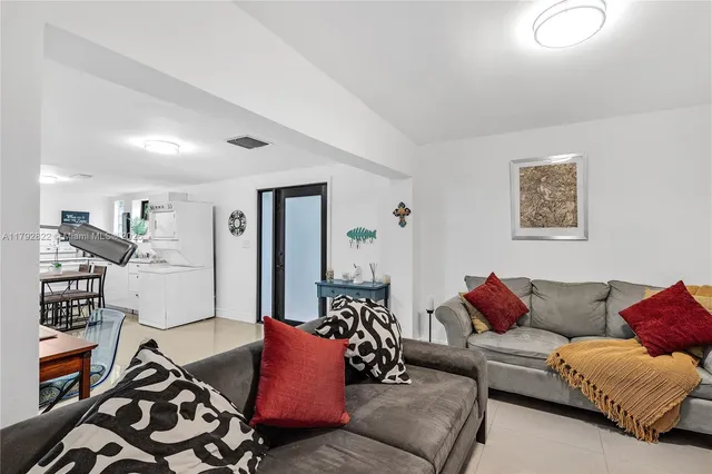 $3,800 | Buena Vista, Miami, FL 33127