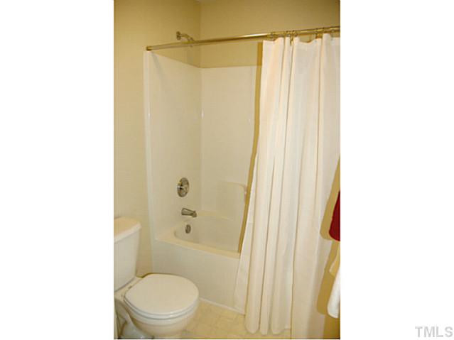 1528 Nealstone Way Raleigh, NC 27614 - Photo 15 of 25 Bathroom