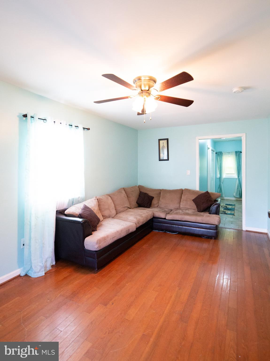 7202 Greeley Road Landover, MD 20785 - Photo 4 of 21 Living Room