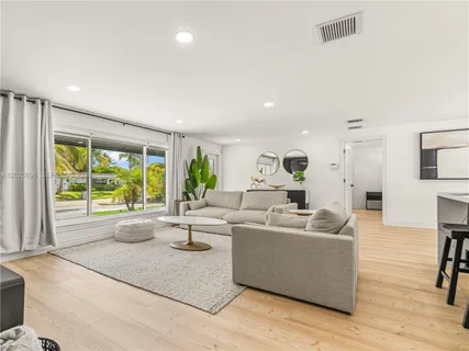 $1,150,000 | 1701 Southwest 3rd Avenue, Pompano Beach, FL 33060