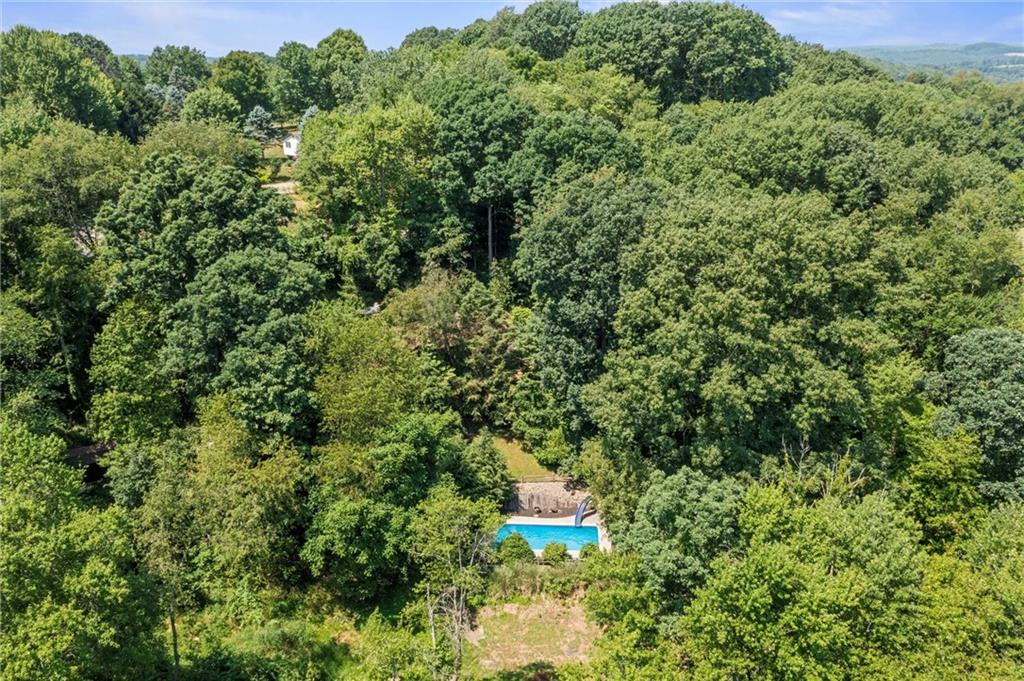 210 Arner Road Freeport, PA 16229 - Photo 36 of 40 an aerial view of a house with a yard