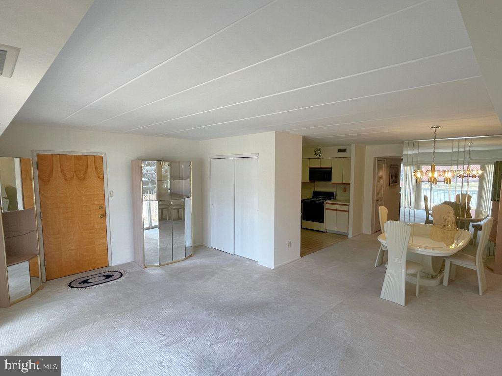 9945 Norwalk Road, Unit 11A Philadelphia, PA 19115 - Photo 4 of 30 Spacious liv rm/Din rm combo