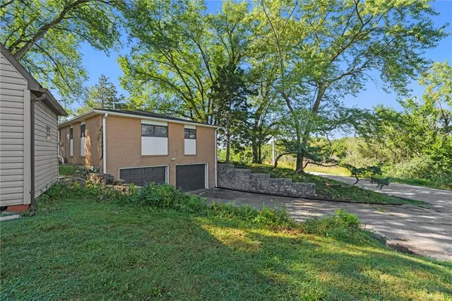 $254,000 | 2822 Baker Road, Independence, MO 64057