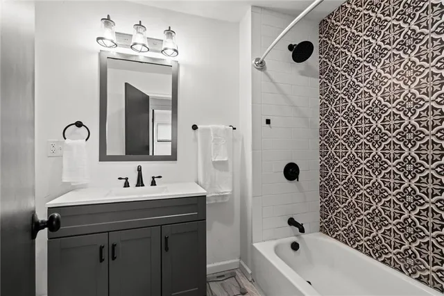 $254,000 | 2822 Baker Road, Independence, MO 64057