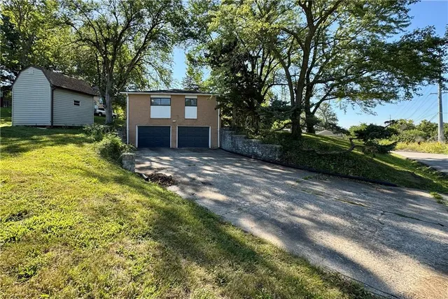 $254,000 | 2822 Baker Road, Independence, MO 64057