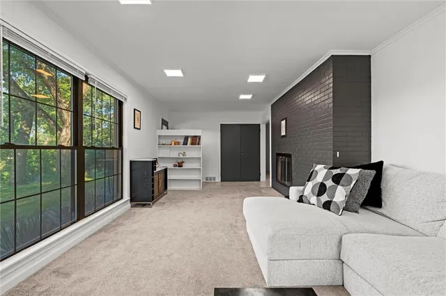 $254,000 | 2822 Baker Road, Independence, MO 64057