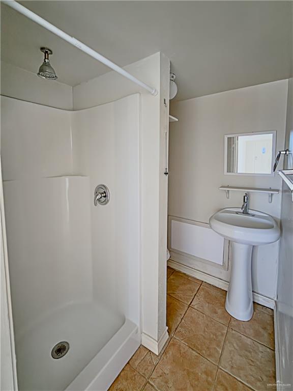 706 West 10th Street Weslaco, TX 78596 - Photo 7 of 14 a bathroom with a sink toilet and shower