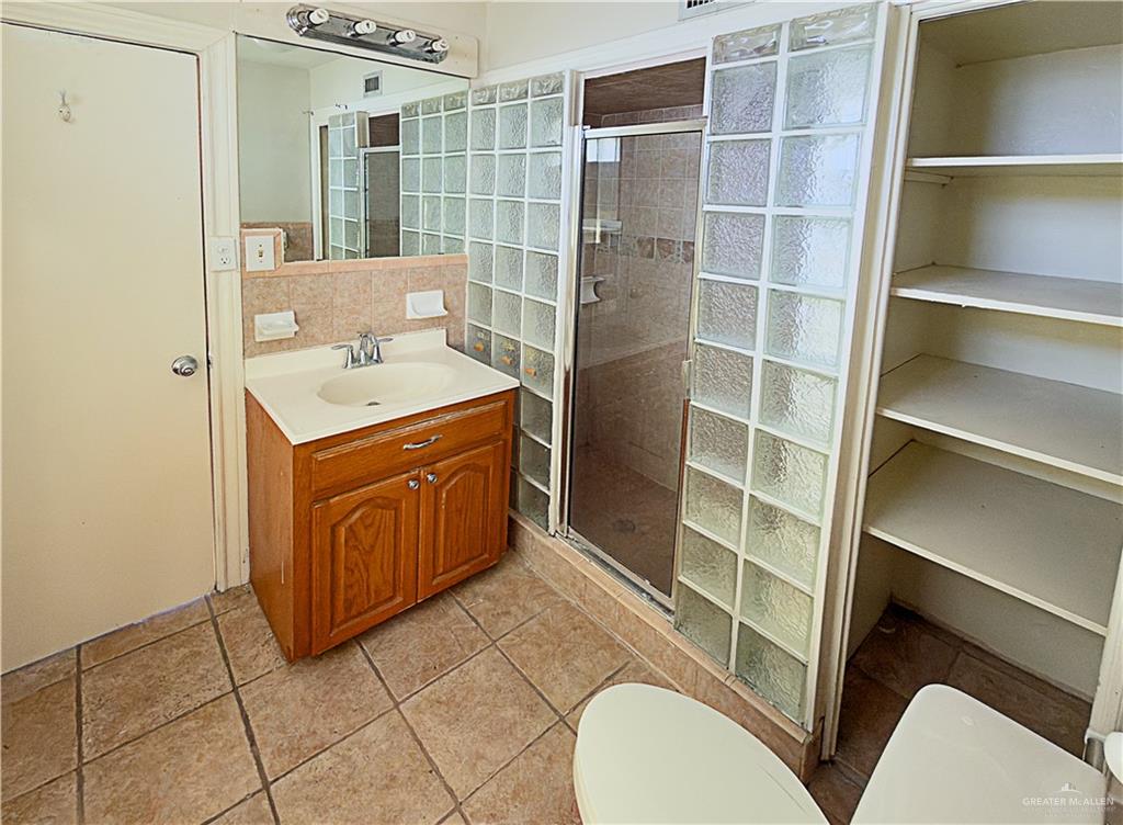 706 West 10th Street Weslaco, TX 78596 - Photo 8 of 14 a bathroom with a sink a toilet and shower