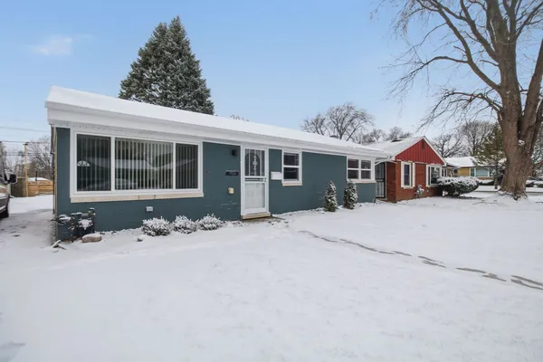 $269,900 | 9804 South Maplewood Avenue, Evergreen Park, IL 60805