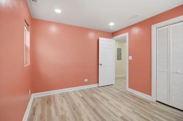 $269,900 | 9804 South Maplewood Avenue, Evergreen Park, IL 60805