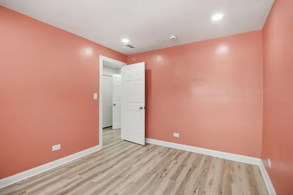 $269,900 | 9804 South Maplewood Avenue, Evergreen Park, IL 60805