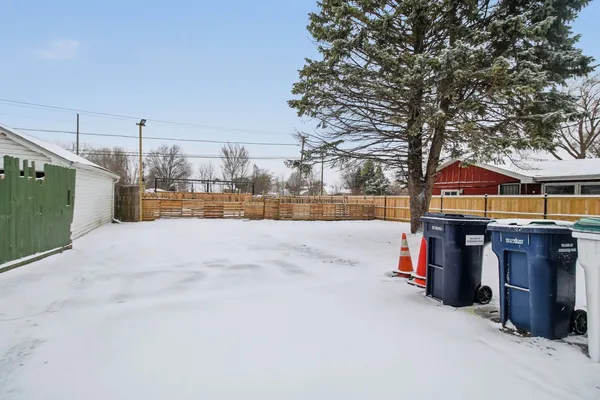 $269,900 | 9804 South Maplewood Avenue, Evergreen Park, IL 60805