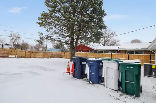 $269,900 | 9804 South Maplewood Avenue, Evergreen Park, IL 60805