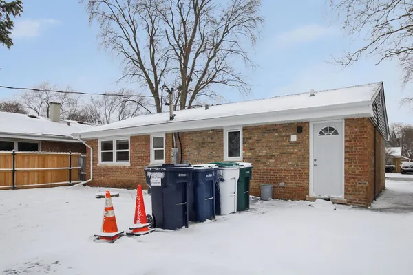 $269,900 | 9804 South Maplewood Avenue, Evergreen Park, IL 60805