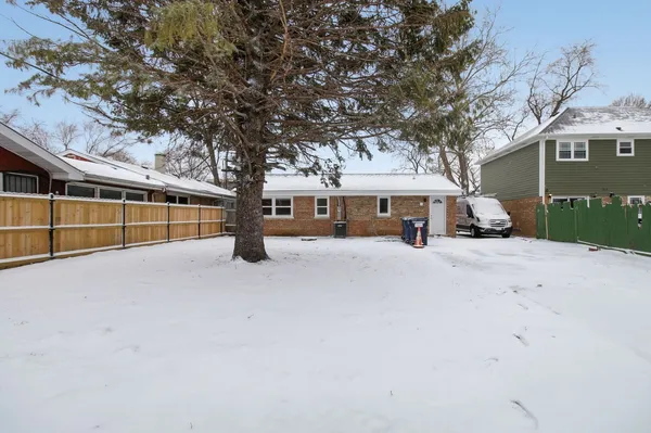 $269,900 | 9804 South Maplewood Avenue, Evergreen Park, IL 60805