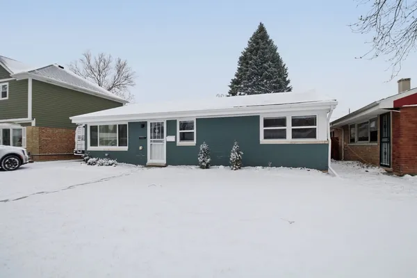 $269,900 | 9804 South Maplewood Avenue, Evergreen Park, IL 60805