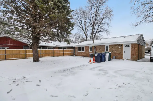 $269,900 | 9804 South Maplewood Avenue, Evergreen Park, IL 60805