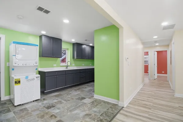 $269,900 | 9804 South Maplewood Avenue, Evergreen Park, IL 60805