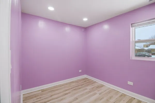 $269,900 | 9804 South Maplewood Avenue, Evergreen Park, IL 60805