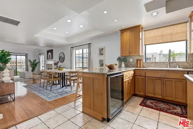 $1,079,000 | 11827 Goshen Avenue, Unit 201, Los Angeles, CA 90049
