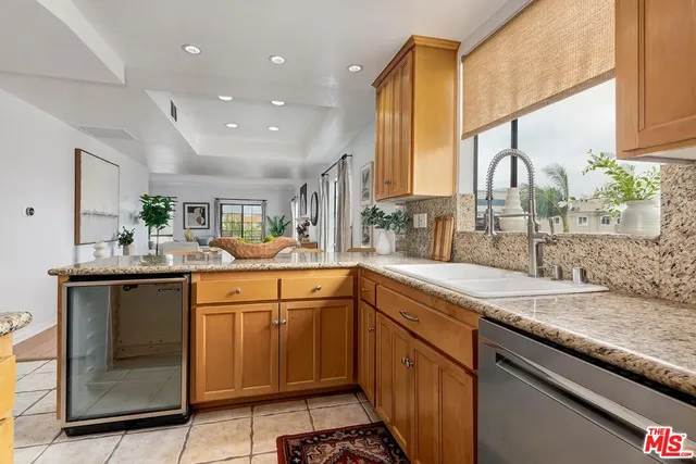 $1,079,000 | 11827 Goshen Avenue, Unit 201, Los Angeles, CA 90049