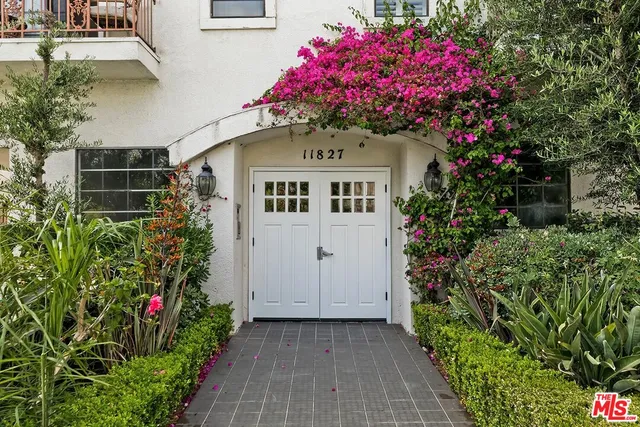 $1,079,000 | 11827 Goshen Avenue, Unit 201, Los Angeles, CA 90049