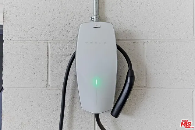 $1,079,000 | 11827 Goshen Avenue, Unit 201, Los Angeles, CA 90049