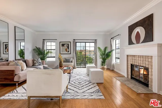 $1,079,000 | 11827 Goshen Avenue, Unit 201, Los Angeles, CA 90049